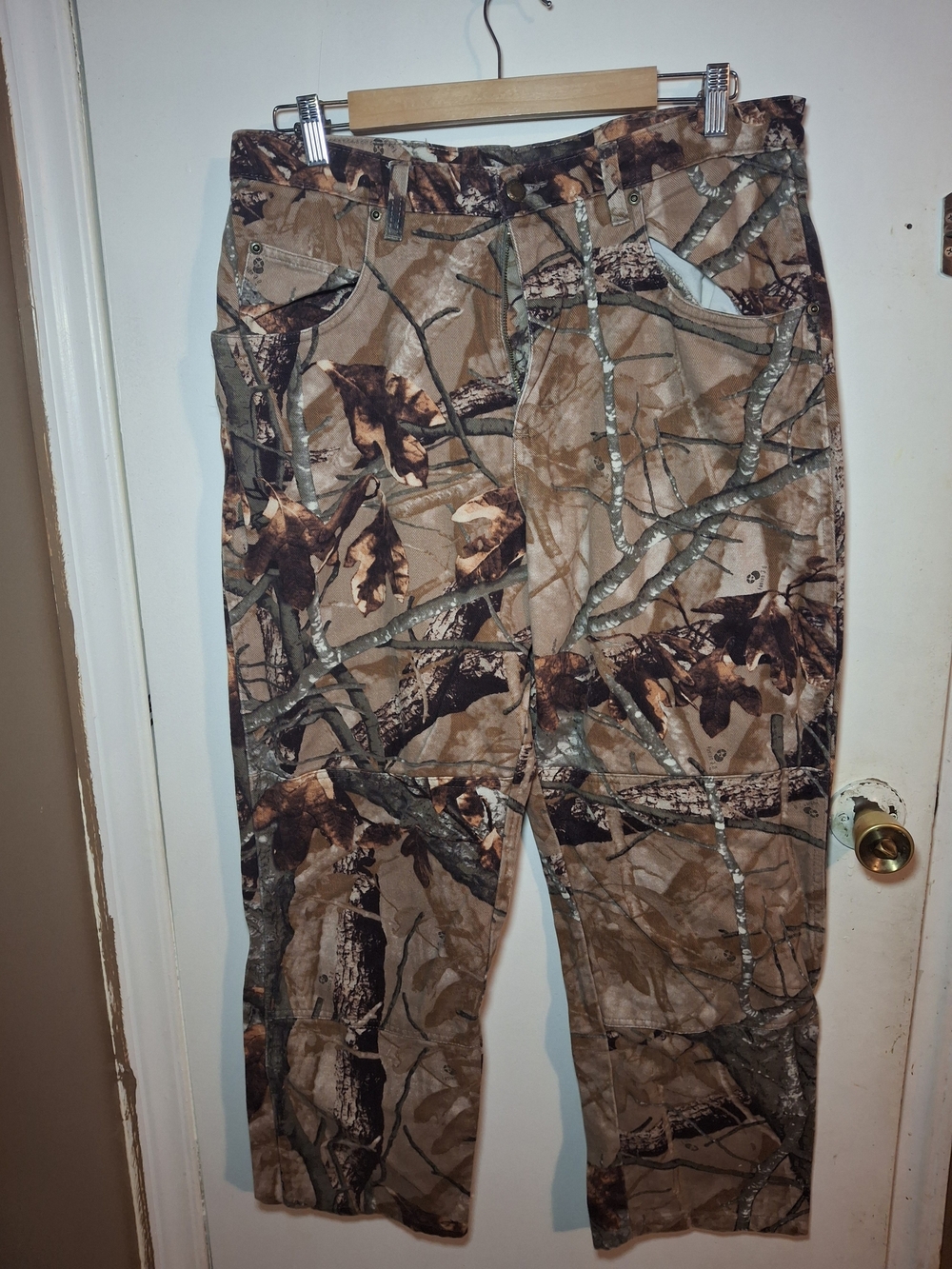 Wrangler Men's Camouflage Cargo Pants in Brown and Green